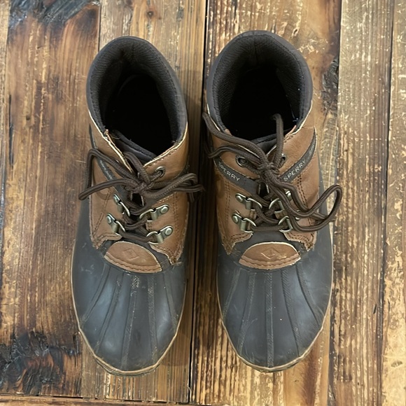 Boys Sperry boots, size 5. - Picture 5 of 6